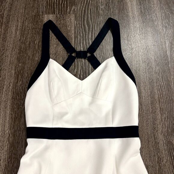 EUC Trina Turk Lilette Dress Size 4 White Fit & Flare Navy Trim Open Back - Picture 6 of 12
